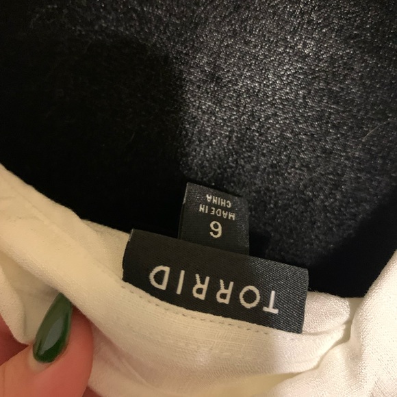 Torrid-DROP SHOULDER BUTTON-FRONT TOP - LIGHTNING WHITE - Picture 12 of 14